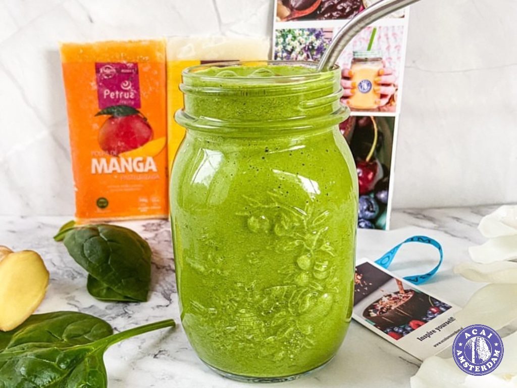 Energieke Tropische Groene Smoothie: Jouw Vegan, Eiwitrijke & Vitamine Boost! 🌱🥭🍍
