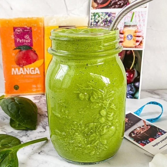 Energieke Tropische Groene Smoothie: Jouw Vegan, Eiwitrijke & Vitamine Boost! 🌱🥭🍍