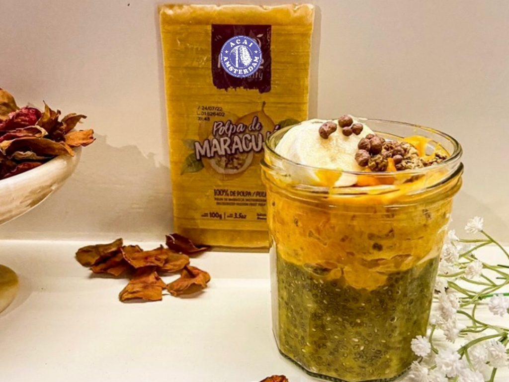 Exotische Passievrucht Chia Pudding met Romige Pompoen-Kokos Crème: Jouw Unieke Ontbijt Sensatie! 🧡💜