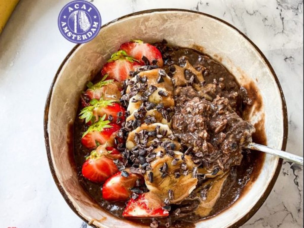 De Perfecte Açaí Overnight Oats: Gezond, Warm & Makkelijk Ontbijt voor Elk Seizoen! 💜