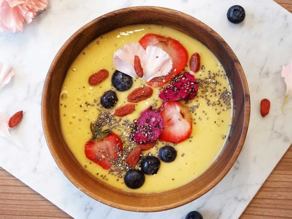 Passievrucht smoothie bowl